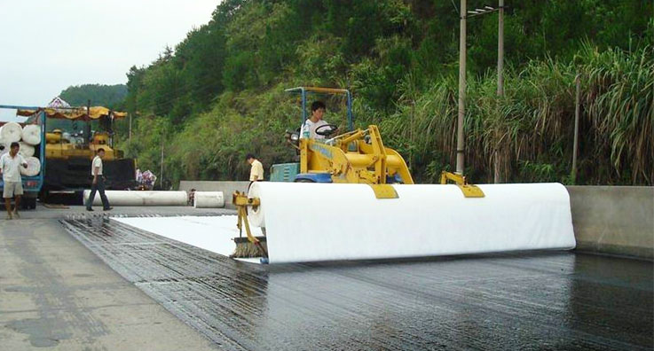 昆玉高速公路上土工布養護施工案例